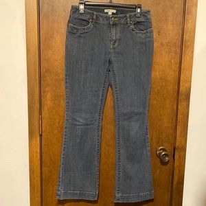 CABI blue denim mid rise jeans. Medium wash. Boot cut. Size US 6.